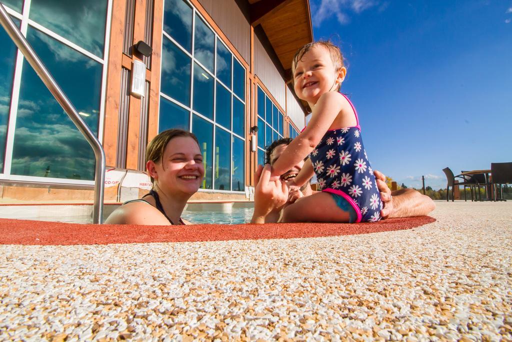 Elkhorn Resort, Spa, And Conference Centre Wasagaming Eksteriør billede